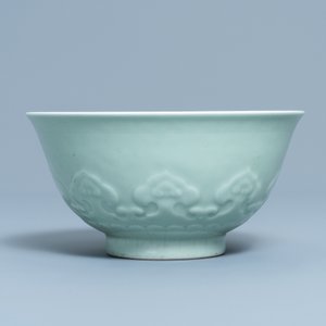 A Chinese moulded monochrome celadon bowl with incised design, Qianlong mark, 19th C. — 照片 2