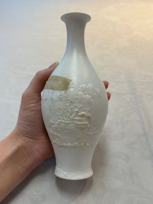A Chinese 'mountainous landscape' biscuit vase, Wang Bing Rong 王炳荣 mark, Republic — photo 3