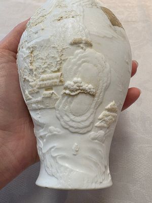 A Chinese 'mountainous landscape' biscuit vase, Wang Bing Rong 王炳荣 mark, Republic — photo 9