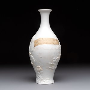 A Chinese 'mountainous landscape' biscuit vase, Wang Bing Rong 王炳荣 mark, Republic — photo 2