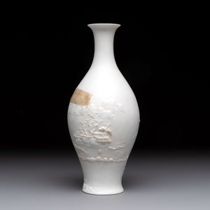 A Chinese 'mountainous landscape' biscuit vase, Wang Bing Rong 王炳荣 mark, Republic — photo 3