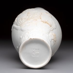 A Chinese 'mountainous landscape' biscuit vase, Wang Bing Rong 王炳荣 mark, Republic — photo 6