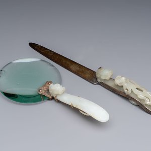 A Chinese mounted magnifying glass with a jade handle and a sterling silver letter opener with a jade handle, 19th C. — 照片 1