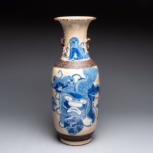 A Chinese Nanking blue and white crackle-glazed 'Buddhist lion' vase, Chenghua mark, 19th C. — photo 1