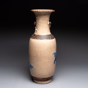 A Chinese Nanking blue and white crackle-glazed 'Buddhist lion' vase, Chenghua mark, 19th C. — photo 3