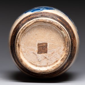A Chinese Nanking blue and white crackle-glazed 'Buddhist lion' vase, Chenghua mark, 19th C. — photo 6