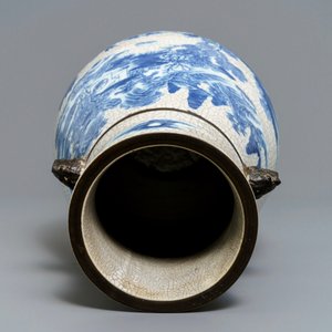 A Chinese Nanking crackle-glazed blue and white hu vase, 19th C. — 照片 6