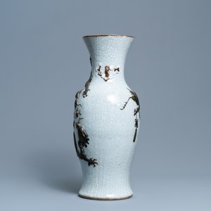 A Chinese Nanking crackle-glazed dragon vase, 19th C. — 照片 2