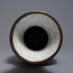 A Chinese Nanking crackle-glazed 'dragon' vase, 19th C. — 照片 6
