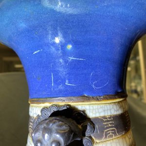 A Chinese Nanking famille rose crackle-glazed 'warrior' vase, 19th C. — photo 22