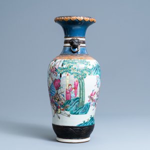 A Chinese Nanking famille rose crackle-glazed 'warrior' vase, 19th C. — photo 4