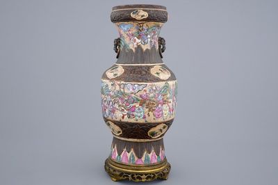 A Chinese Nanking famille rose crackle vase on bronze foot, 19th C.