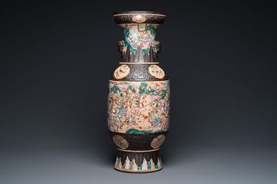 A Chinese Nanking famille rose vase with battle scenes, 19th C.