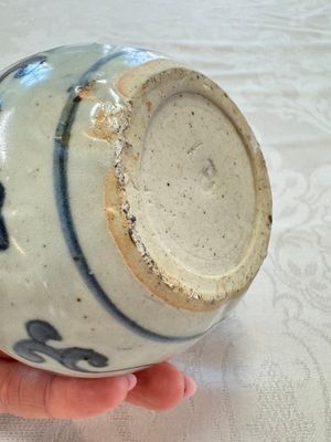 A Chinese Nanking water pot, a blue and white brush pot, a jarlet and a trick cup, Ming and later — photo 12