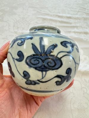A Chinese Nanking water pot, a blue and white brush pot, a jarlet and a trick cup, Ming and later — photo 2