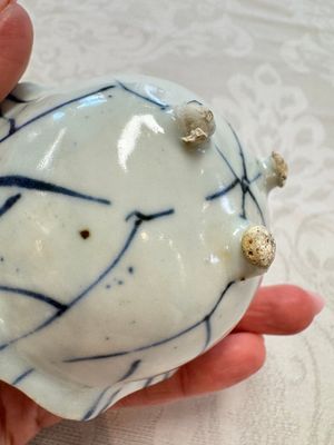A Chinese Nanking water pot, a blue and white brush pot, a jarlet and a trick cup, Ming and later — photo 34