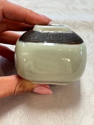 A Chinese Nanking water pot, a blue and white brush pot, a jarlet and a trick cup, Ming and later — photo 36