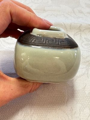 A Chinese Nanking water pot, a blue and white brush pot, a jarlet and a trick cup, Ming and later — photo 38