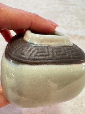 A Chinese Nanking water pot, a blue and white brush pot, a jarlet and a trick cup, Ming and later — photo 42