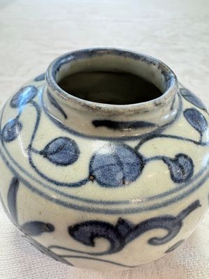 A Chinese Nanking water pot, a blue and white brush pot, a jarlet and a trick cup, Ming and later — photo 8