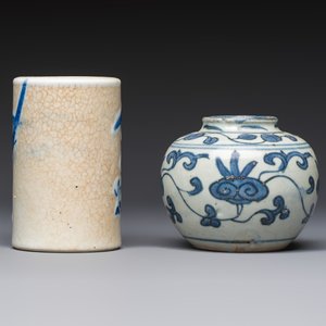 A Chinese Nanking water pot, a blue and white brush pot, a jarlet and a trick cup, Ming and later — photo 4