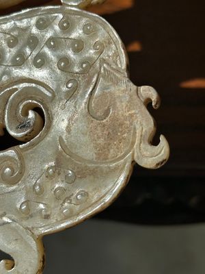 A Chinese nephrite jade ark-shaped 'chilong' plaque, Zhou/Han — 照片 11