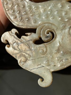 A Chinese nephrite jade ark-shaped 'chilong' plaque, Zhou/Han — 照片 12