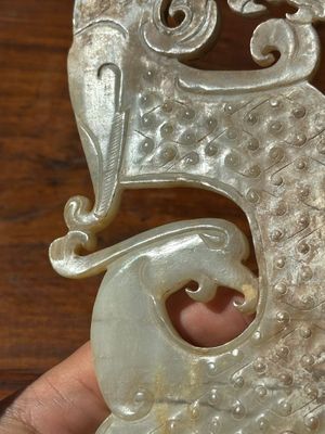 A Chinese nephrite jade ark-shaped 'chilong' plaque, Zhou/Han — 照片 14