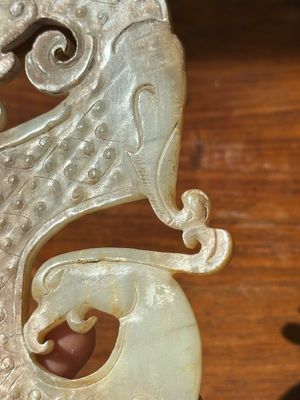A Chinese nephrite jade ark-shaped 'chilong' plaque, Zhou/Han — 照片 3
