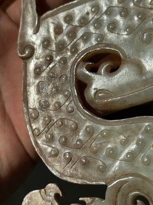 A Chinese nephrite jade ark-shaped 'chilong' plaque, Zhou/Han — 照片 9