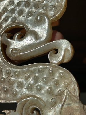 A Chinese nephrite jade ark-shaped 'chilong' plaque, Zhou/Han — 照片 10