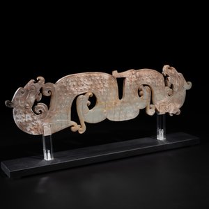 A Chinese nephrite jade ark-shaped 'chilong' plaque, Zhou/Han — 照片 3
