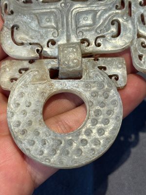 A Chinese nephrite jade 'bi' disc representing a Taotie mask, Han — 照片 11