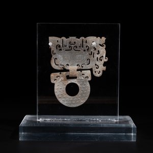 A Chinese nephrite jade 'bi' disc representing a Taotie mask, Han — 照片 4
