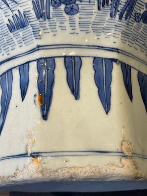 A Chinese octagonal blue and white 'birds and flowers' vase, Transitional period — foto 12