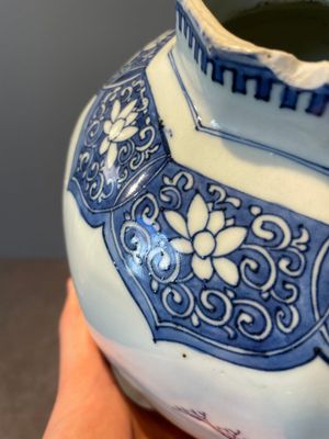 A Chinese octagonal blue and white 'birds and flowers' vase, Transitional period — foto 10