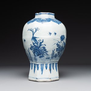 A Chinese octagonal blue and white 'birds and flowers' vase, Transitional period — foto 2
