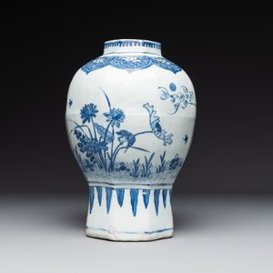A Chinese octagonal blue and white 'birds and flowers' vase, Transitional period — foto 3