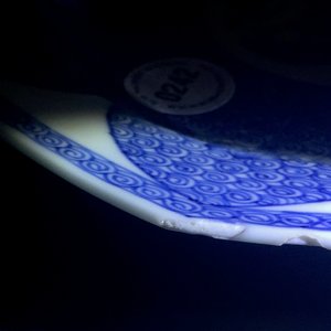 A Chinese octagonal blue and white plate with the arms of ‘de Haze’, Yongzheng/Qianlong — 照片 3