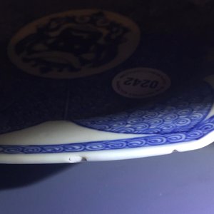 A Chinese octagonal blue and white plate with the arms of ‘de Haze’, Yongzheng/Qianlong — 照片 5
