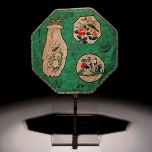 A Chinese octagonal Canton fan in paper, ivory and lacquered wood, 19th C. — photo 2
