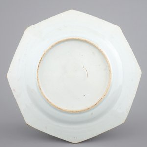 Un plat octagonal d'époque Yongzheng, 1722-1735 — photo 2