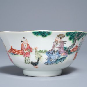 A Chinese octagonal famille rose bowl with figures in a landscape, Daoguang mark and of the period — 照片 2