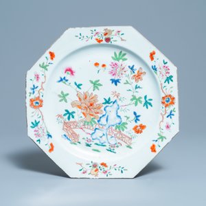 A Chinese octagonal famille rose dish and another in blue and white, Qianlong — photo 2