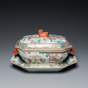 A Chinese octagonal famille rose 'mandarin subject' tureen and cover on stand, Qianlong — 照片 1