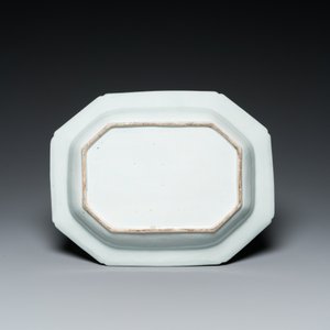 A Chinese octagonal famille rose 'mandarin subject' tureen and cover on stand, Qianlong — 照片 3
