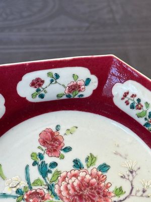 A Chinese octagonal famille rose ruby border plate with a flower basket, Yongzheng — photo 5