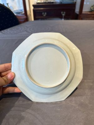 A Chinese octagonal famille rose ruby border plate with a flower basket, Yongzheng — photo 6