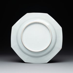 A Chinese octagonal famille rose ruby border plate with a flower basket, Yongzheng — photo 2