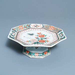 A Chinese octagonal famille verte tazza, Kangxi — photo 1